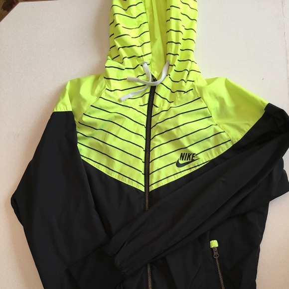 Nike Rain Jacket - Picture 1 of 3
